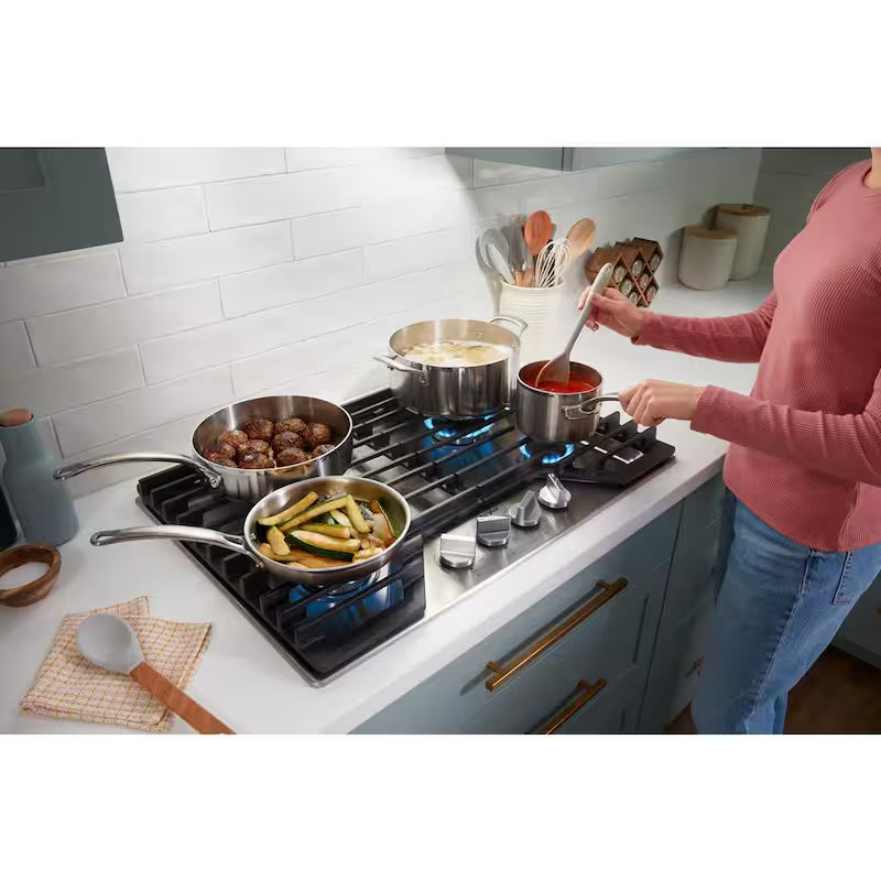 4-Burners Recessed Gas Cooktop in Black V7403