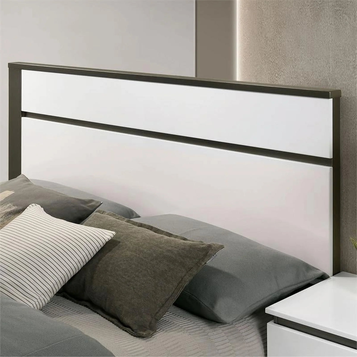 White Wood Platform King Bed A624